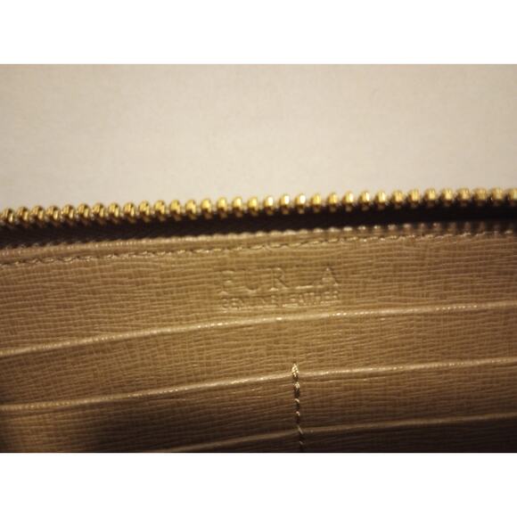 Furla‎ Tan Long Wallet Excellent Condition zip around - Picture 8 of 13